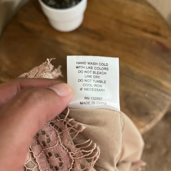 LACE SLEEVELESS TOP - Picture 7 of 9